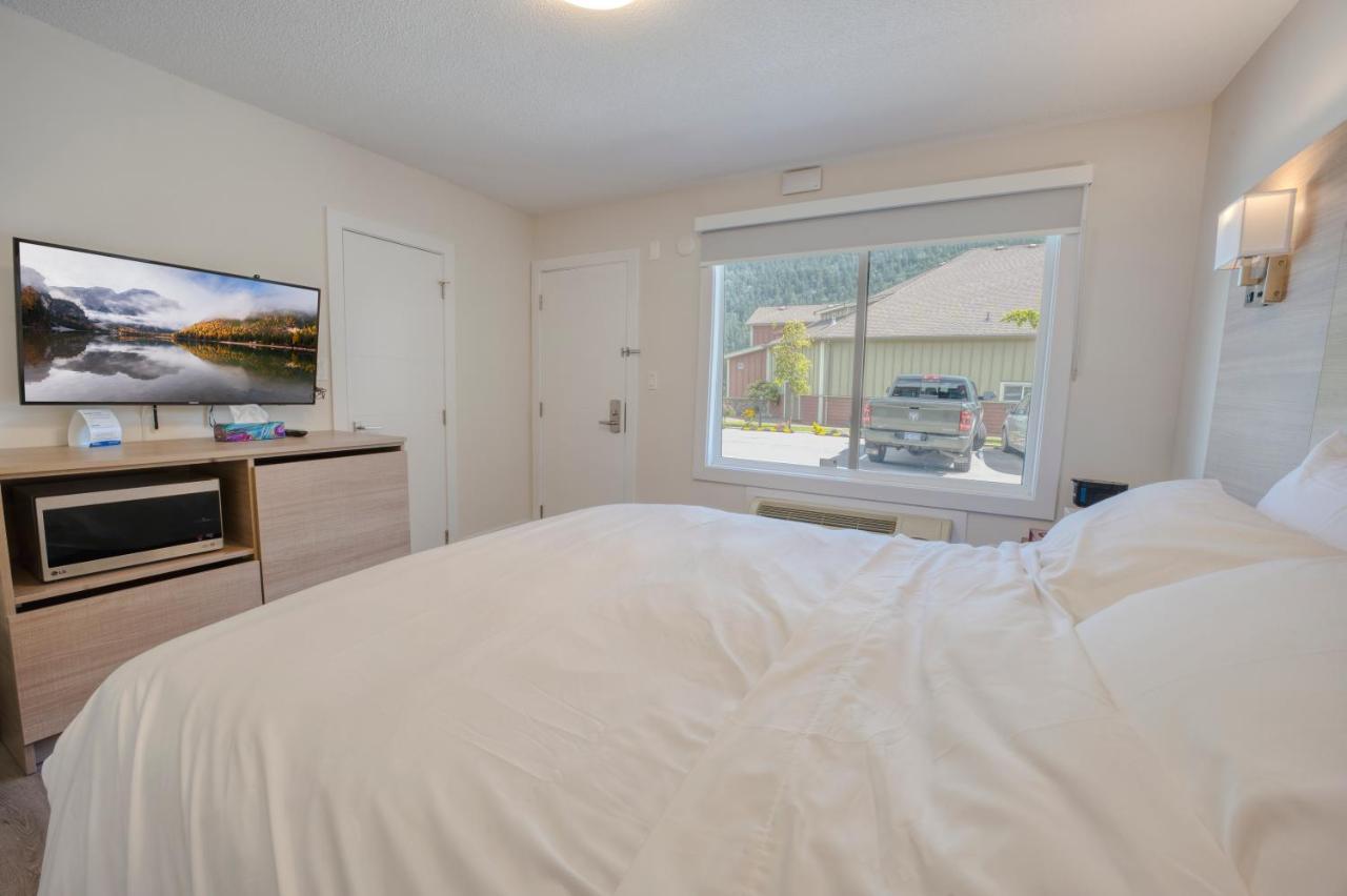 Harrison Grand Motel Harrison Hot Springs Bagian luar foto