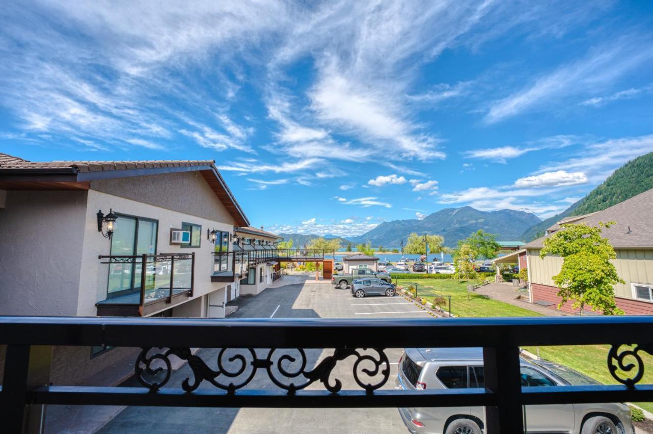 Harrison Grand Motel Harrison Hot Springs Bagian luar foto