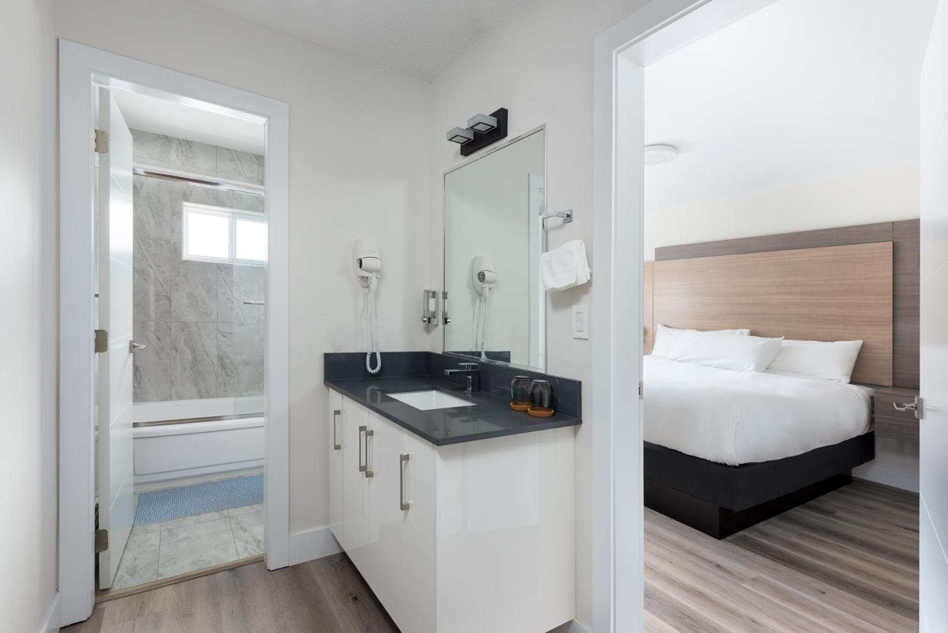 Harrison Grand Motel Harrison Hot Springs Bagian luar foto